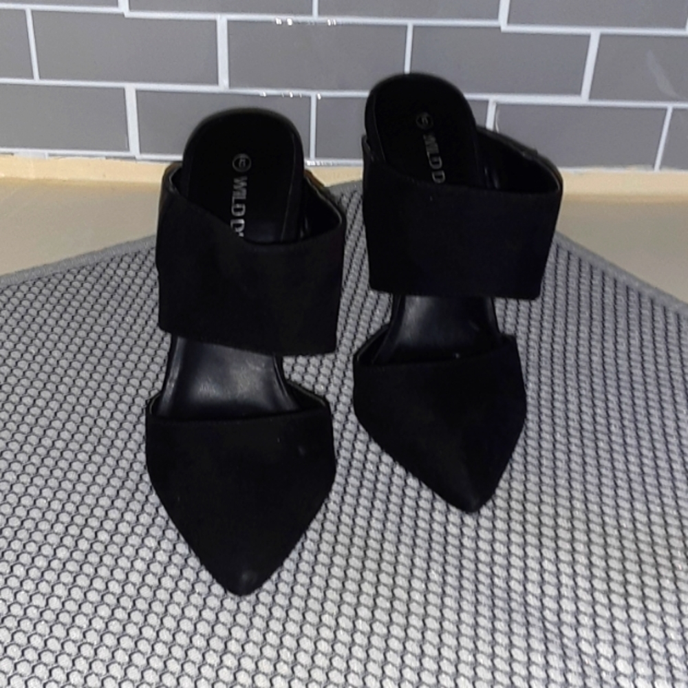 Wild diva size 5 mules with 4 in heels